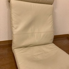 IKEA パーソナルチェア　ポエングとオットマンのクッションと革製カバーの画像