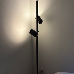 間接照明　フロアライト　の画像