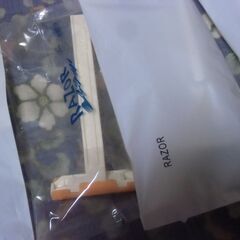 ●無料● 未使用 使い捨て T字カミソリ 個包装タイプ 5コ 差し上げます。の画像