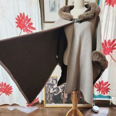 kasumisou(カスミソウ) すぽりゆったり、緩やかに身を包む大きなケープコート。いかがでしょうか？の画像