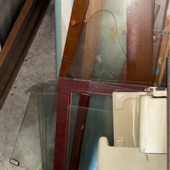 ガラス（無料お譲りします）早い者勝ち‼️必要なだけ持って帰ってくれて大丈夫です！の画像