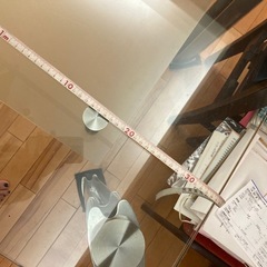 ガラストップテーブルの画像