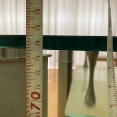 ガラストップテーブルの画像