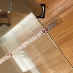 ガラストップテーブルの画像