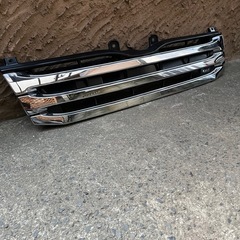 ハイエース　フロントグリル中古の画像