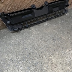 ハイエース　フロントグリル中古の画像