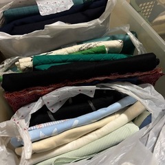 布地いろいろ　衣装ケースと段ボール3個分まとめての画像