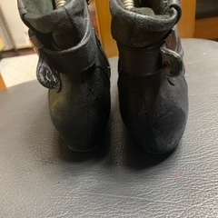 黒のショートブーツの画像