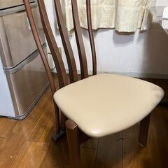 タモ材のダイニングチェア　４脚セットの画像