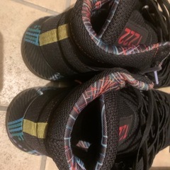 アディダス　スニーカーの画像