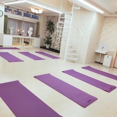 ほぼ新品ヨガマット ９本セット 高品質 紫 8mm 厚めの画像