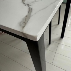 大理石 ダイニングテーブルの画像