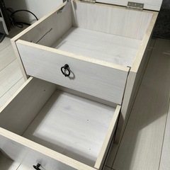 ドレッサー、収納棚の画像