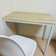  【デスク＆チェア セット】 シンプル北欧風／軽量で扱いやすい／引っ越しのため出品 2000円の画像