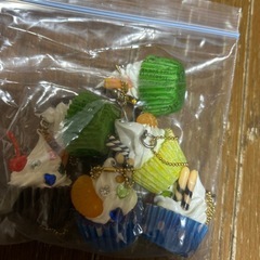 スイーツキーホルダー　カップケーキ型マスコット 13個セットの画像