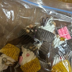 スイーツキーホルダー　カップケーキ型マスコット 13個セットの画像