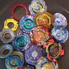 ベイブレードバーストセット 多数のレイヤーと付属品　スタジアム付きの画像