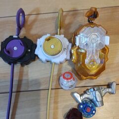 ベイブレードバーストセット 多数のレイヤーと付属品　スタジアム付きの画像