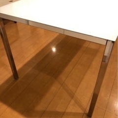 【無料】ホワイトガラステーブル（W180×D85）の画像