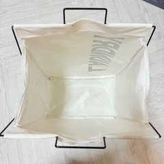 折り畳めるランドリーバスケットの画像