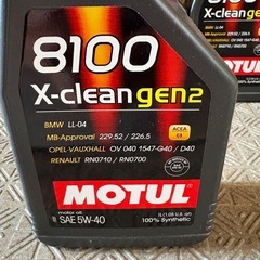 MOTULエンジンオイル(約3.8リットル)の画像