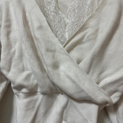 GRL レースドッキングカシュクールニットトップス（アイボリー、Mサイズ）の画像