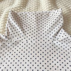 美品 CLOSSHI ファイバーヒート ドット柄 タートル トップス Mサイズの画像