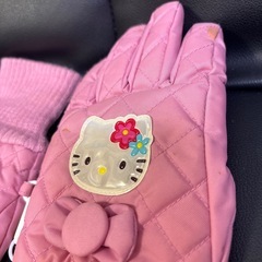 ハローキティのスノーグローブ、手袋！スキーや雪遊びに！全長17センチほどの画像