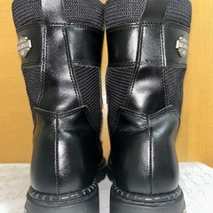 Harley-Davidsonバイカーブーツ、サイドジッパーと金属バックル付き。の画像