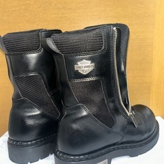 Harley-Davidsonバイカーブーツ、サイドジッパーと金属バックル付き。の画像