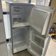 NO B705🌈福岡市内配送設置無料✨🌈AQUA アクア 冷蔵庫（137L・右開き） 2ドア アーバンシルバー AQR-141D(S)の画像