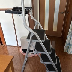 【決まりました】アルミ幅広4段脚立　ハシゴ　の画像
