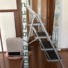 【決まりました】アルミ幅広4段脚立　ハシゴ　の画像