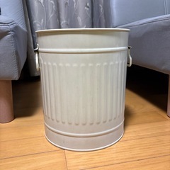 スチール製キャニスター　ゴミ箱の画像