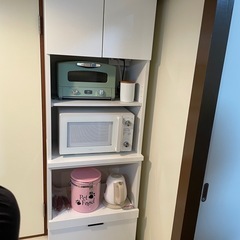 食器棚、カップボードの画像