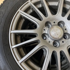 ホイール付きスタッドレスタイヤの画像