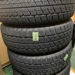 ホイール付きスタッドレスタイヤの画像
