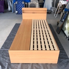 大容量収納 LED照明 コンセント2口付き シングルベッドフレームの画像