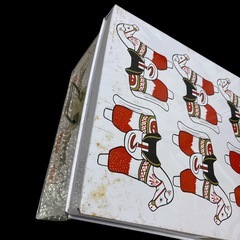 昭和レトロ ブリキ衣装ケース 白に馬の人形の画像