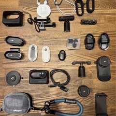 insta360 go3s リモコン　バッテリーパック　クイックリーダー　純正パーツ多数　セットの画像