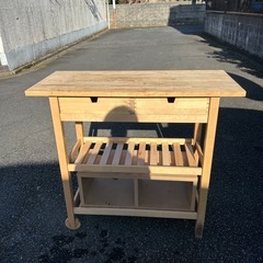 木製テーブルの画像