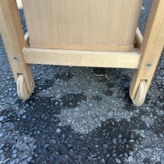 木製テーブルの画像