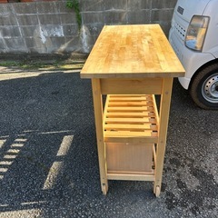 木製テーブルの画像