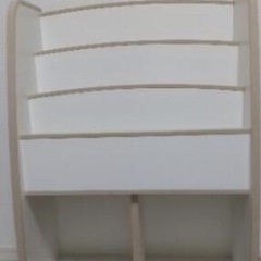 【美品】棚付き絵本ラック スリムタイプ 自発心を促す 日本製 絵本棚 収納 木製 絵本ラック カラフル 完成品 絵本収納の画像