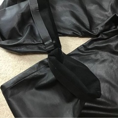 レザーパンツの画像
