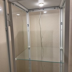 【美品】IKEA BLÅLIDEN（ブロリーデン）ガラス扉キャビネットの画像
