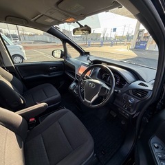 トヨタヴォクシーハイブリッドの画像