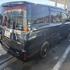 トヨタヴォクシーハイブリッドの画像