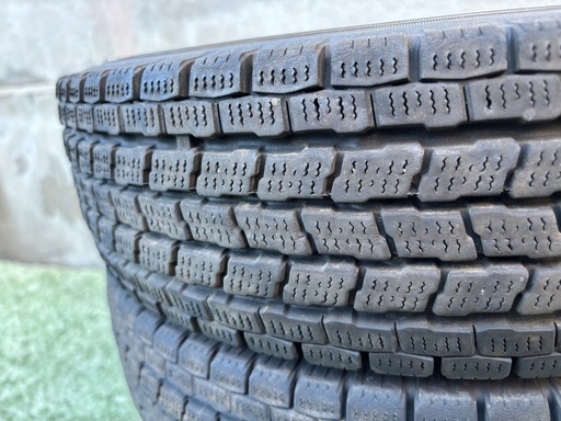 スタッドレスタイヤ 145/80R12 80/78N LT 4本セットバリ山