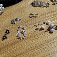 【新品未使用】ピアス、カチューシャ、アクセサリー　の画像